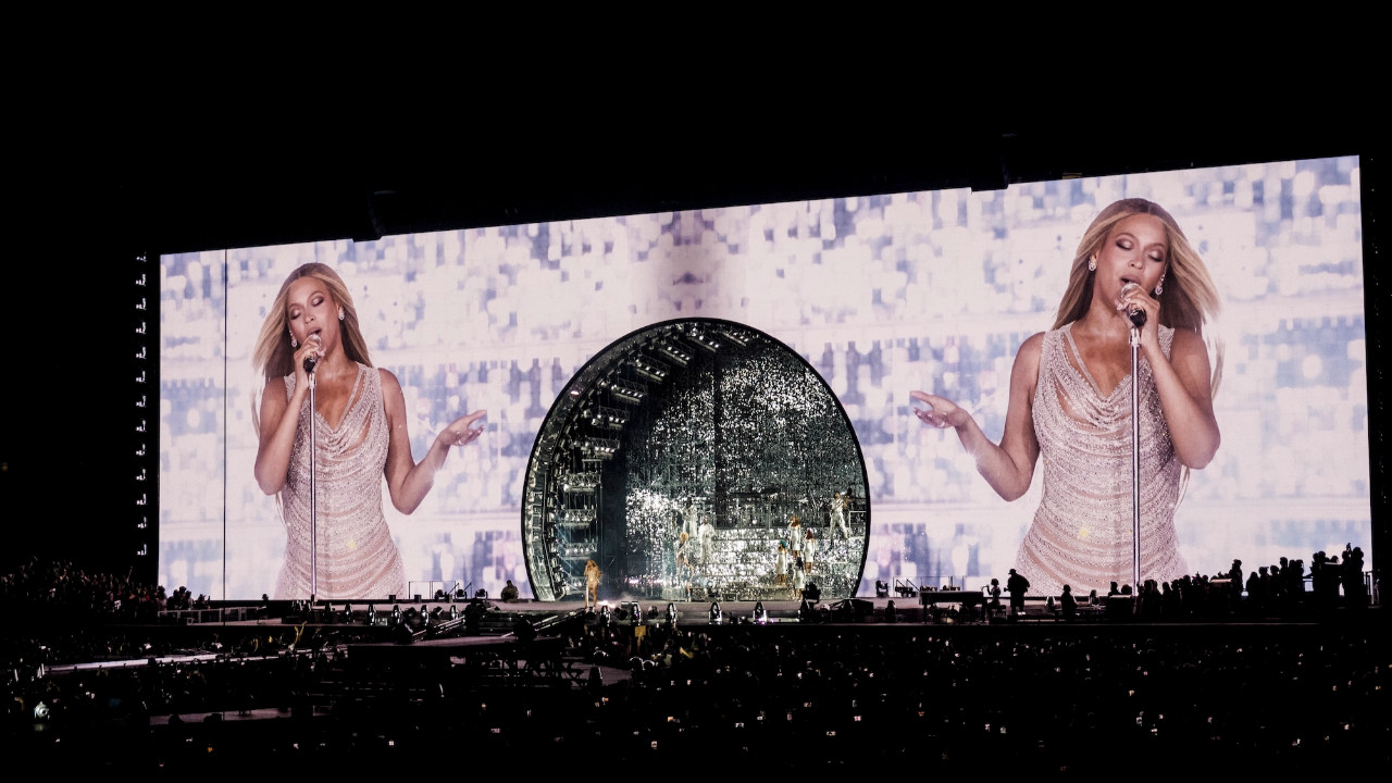 Beyonce yeni albümünü Super Bowl reklamıyla duyurdu
