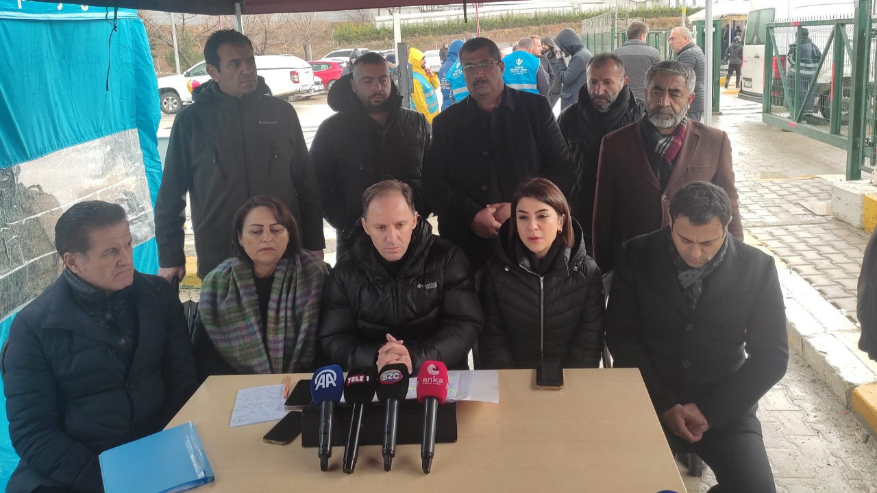 CHP heyeti Erzincan'da: Kurtarma çalışmaları yoğun yağış altında gerçekleştirilemiyor