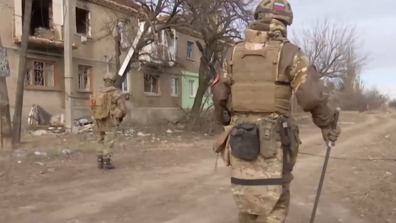 Rusya ele geçirdiği Ukrayna kalesindeki mayınları temizliyor