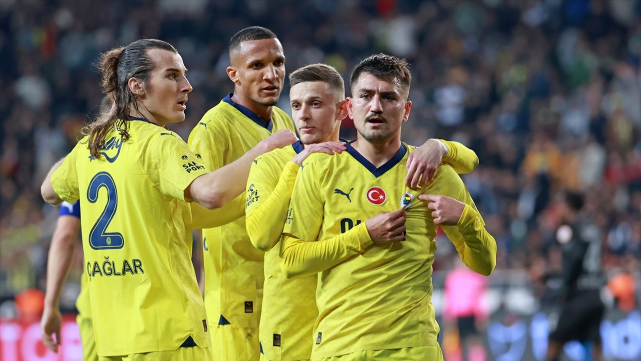 Fenerbahçe ilk yarıda işi bitirdi: Maç fazlasıyla liderliğe yükseldi