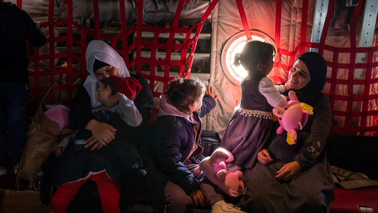 NYT Gazze'den tahliye edilen çocukları yazdı: Hayatlarındaki ilk uçuştu