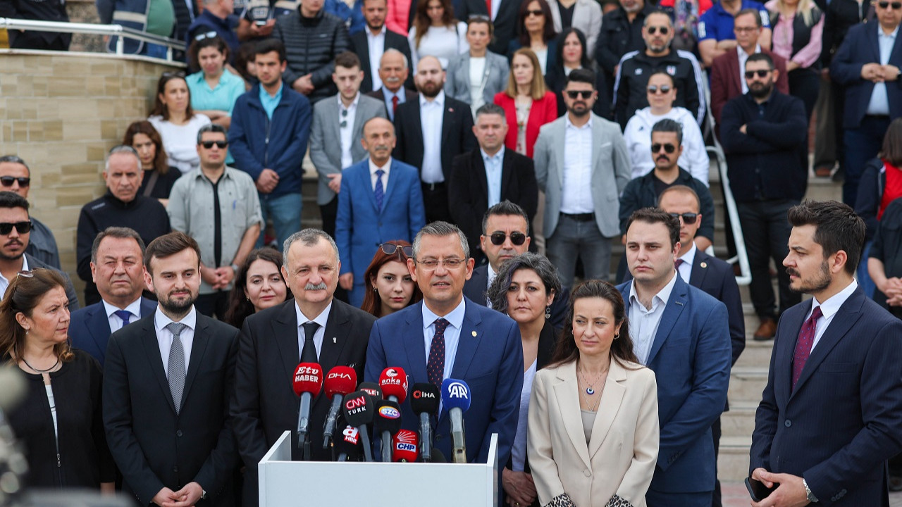 Özgür Özel gözyaşlarını tutamadı: Seçmen yeni bir siyasetin kurulmasına karar verdi