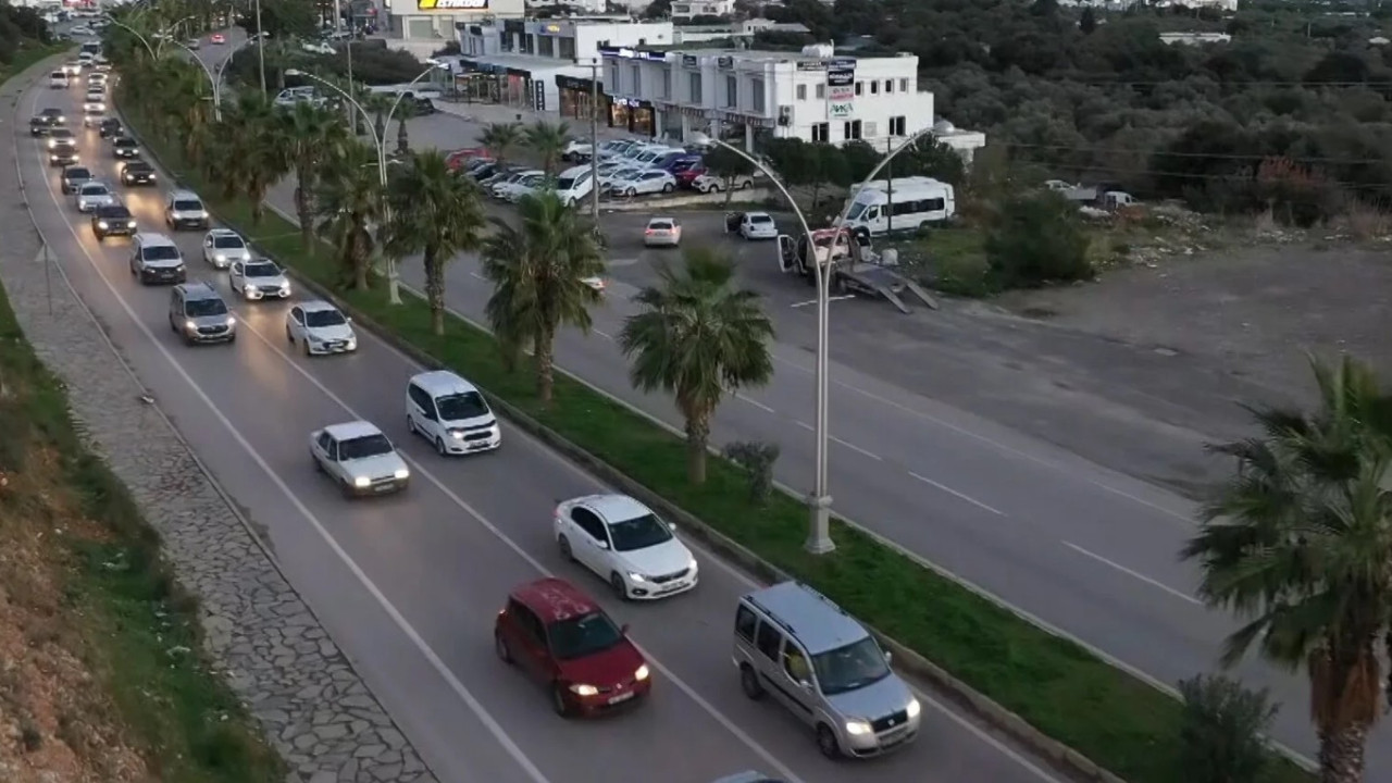Bodrum'da bayram yoğunluğu: 24 saatte 15 bin araç giriş yaptı
