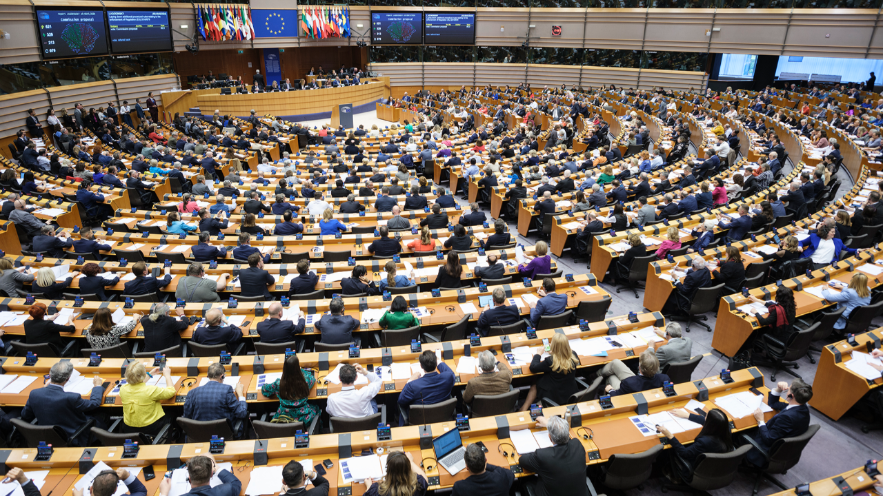 Avrupa Parlamentosu'nun onayladığı yeni göç anlaşması neler içeriyor?