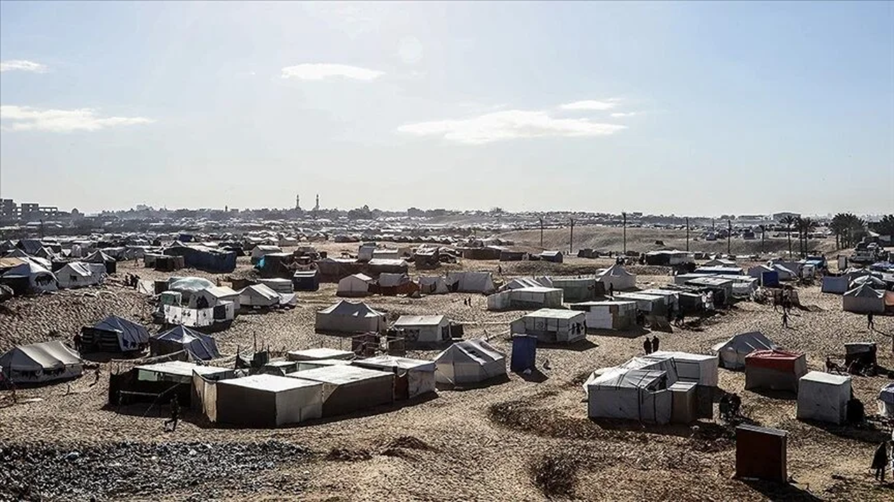 İsrail'in Refah yakınlarında 10 bin çadır kurmayı planladığı iddia edildi