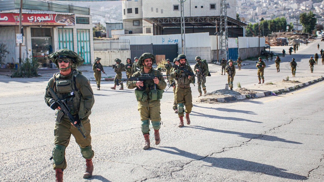 WSJ yazdı: İsrail ordusu kamplarda savaş taktikleri uyguluyor
