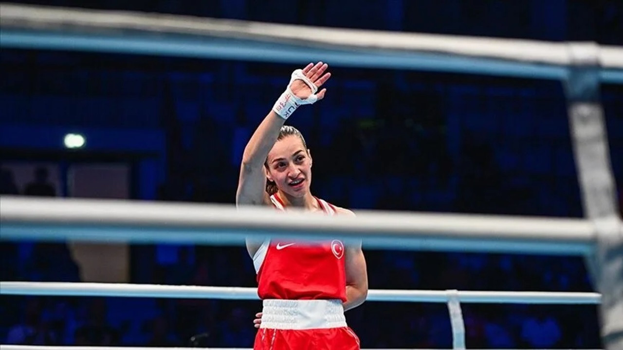 Milli boksör Buse Naz Çakıroğlu üst üste üçüncü kez Avrupa şampiyonu