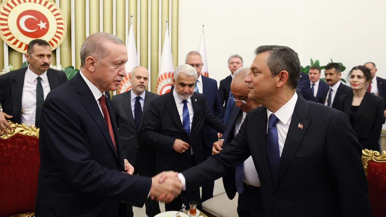 Görüşmenin saati netleşti: Erdoğan ile Özel AK Parti Genel Merkezi'nde bir araya gelecek