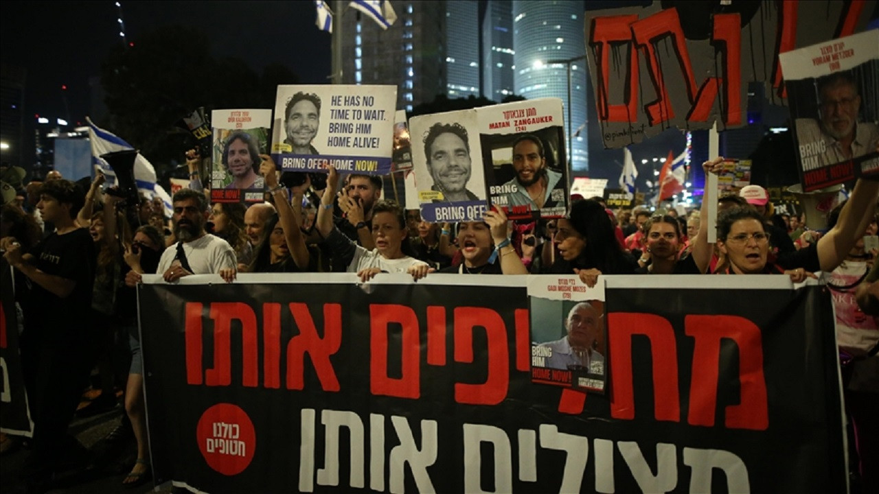 İsrailliler Netanyahu'nun evinin önünde gösteri yaptı: Sen suçlusun