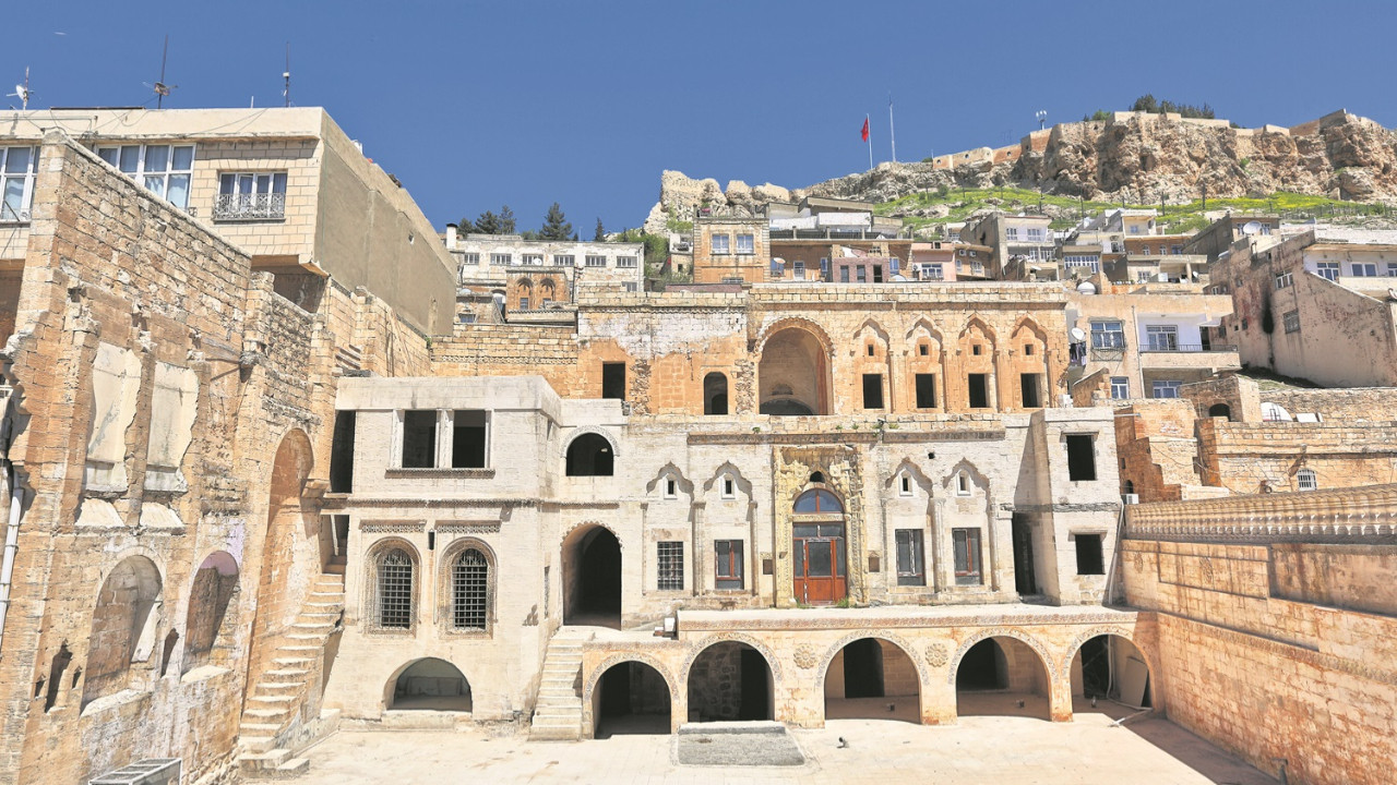 Emin Hitay: Herkesi 6. Mardin Bienali’ni  keşfetmeye  davet ediyoruz