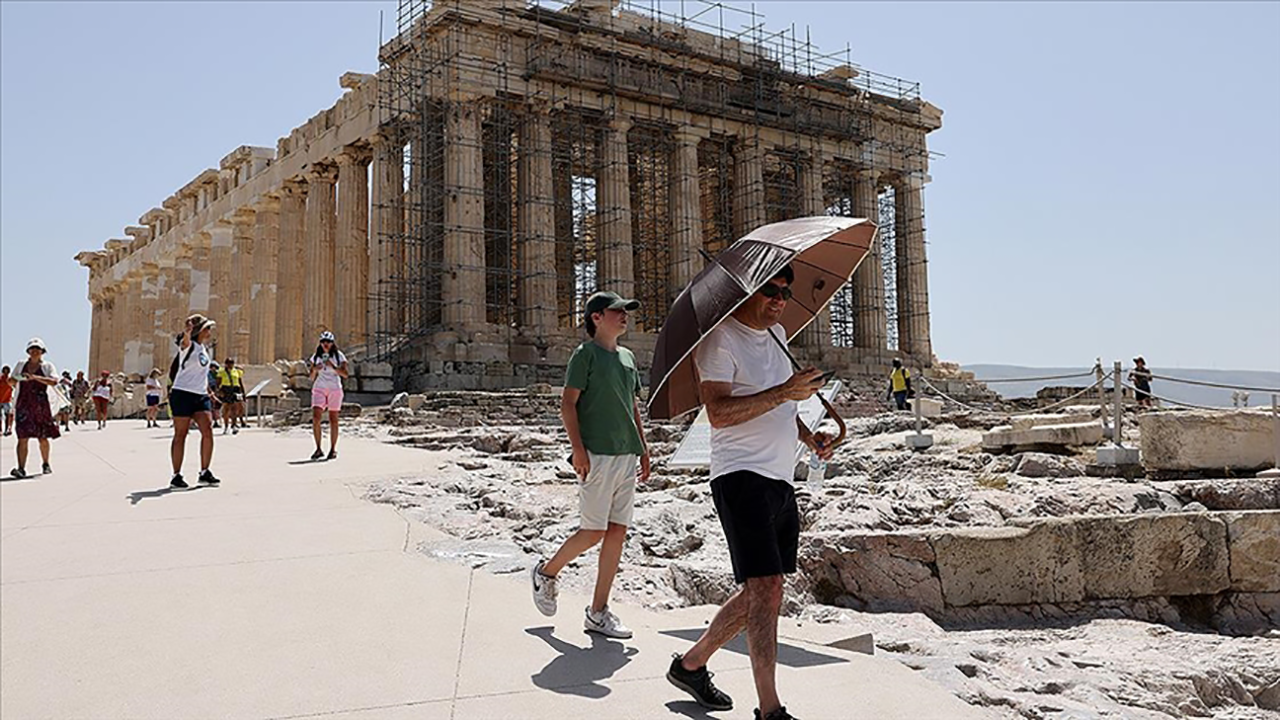 Yunanistan'da aşırı sıcaklar: Akropolis öğle saatlerinde ziyarete kapatıldı