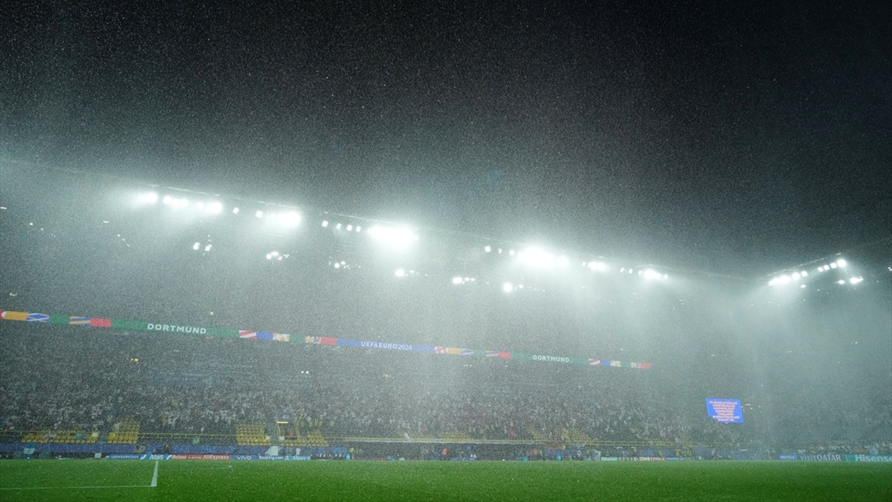 Almanya-Danimarka maçına yağmur arası