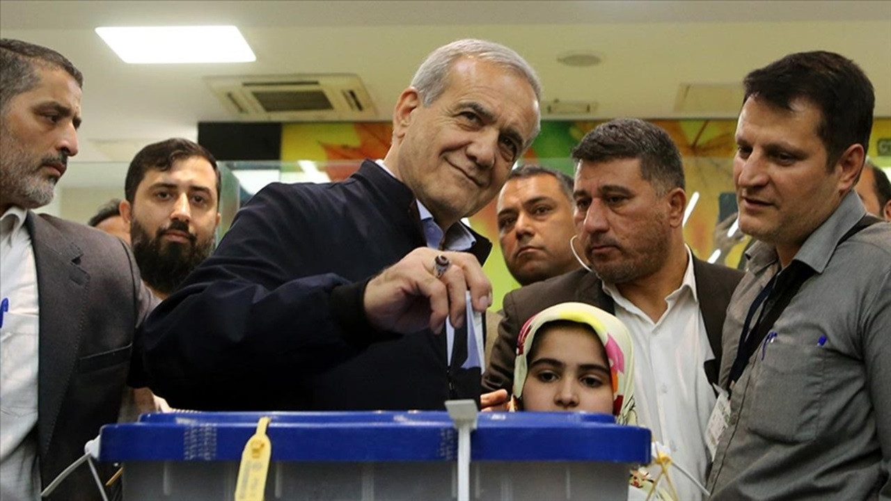 İran'da seçimler: Pezeşkiyan ile Celili ikinci tura kaldı