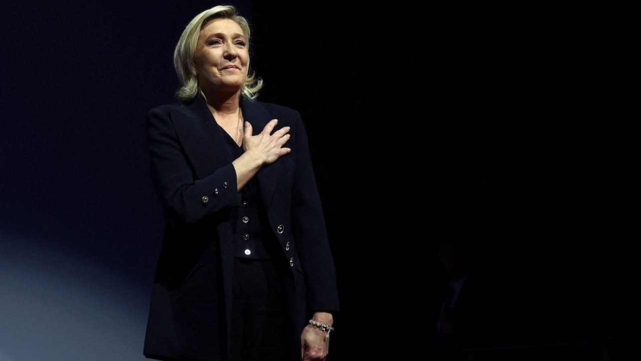 Fransa seçimleri: Aşırı sağ iktidarın kapısını araladı