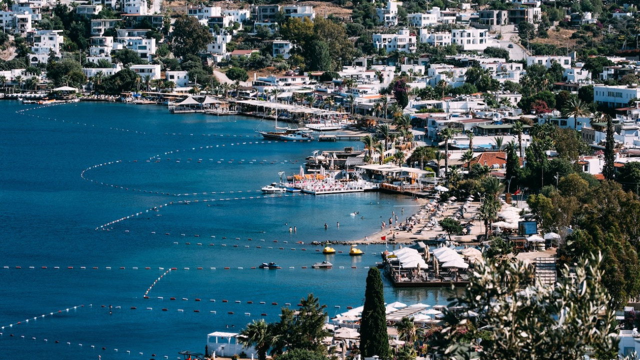 Bodrum’da lüks işletmeler zengin çocuklarıyla dönüyor