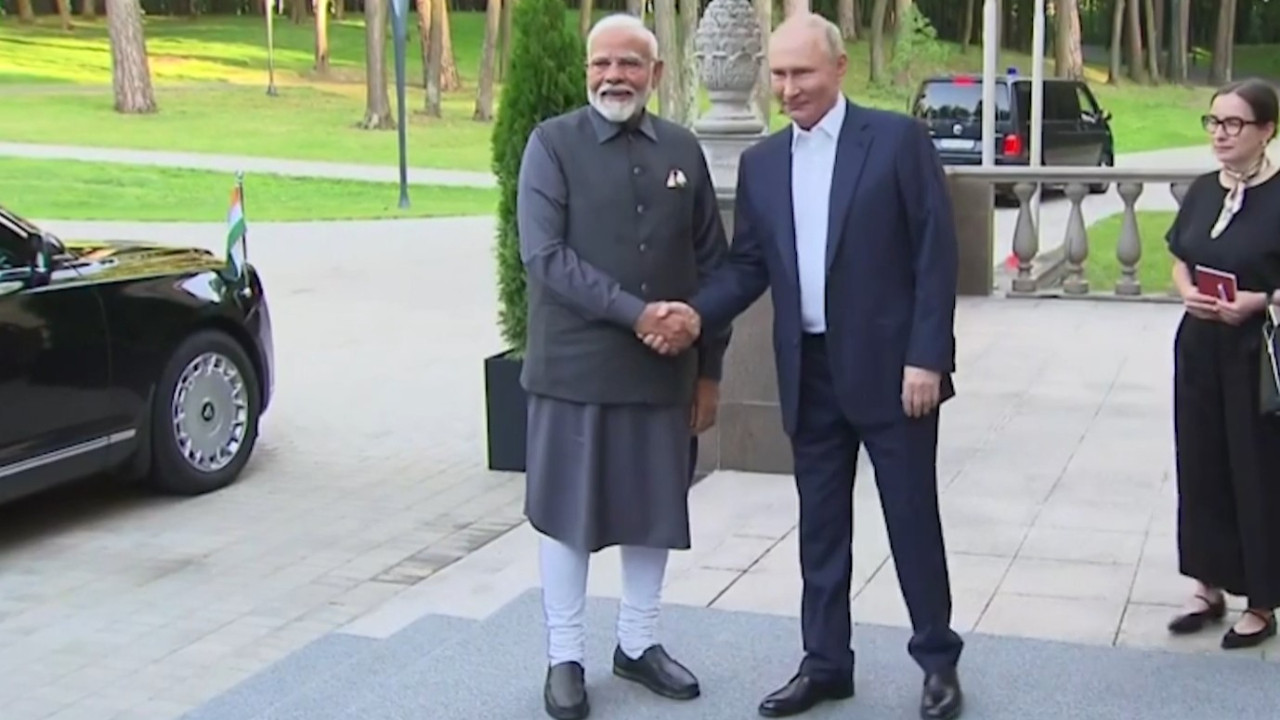 Rusya Devlet Başkanı Putin Hindistan Başbakanı Modi ile görüştü