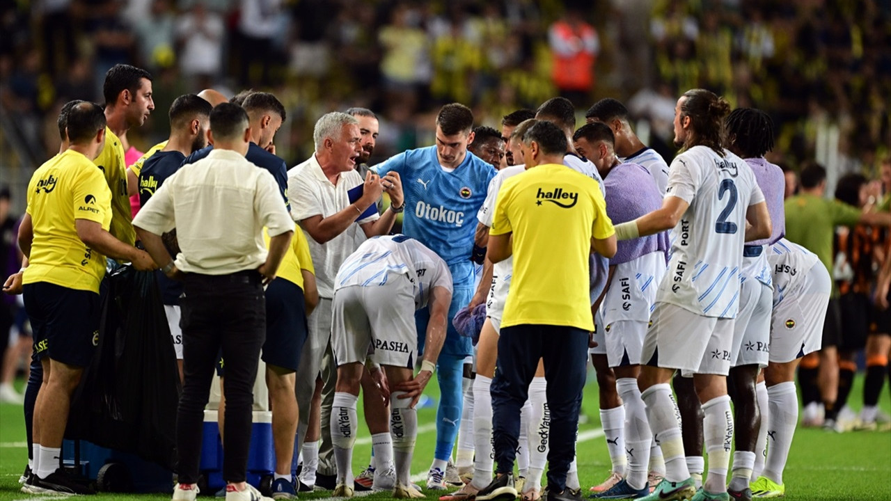 Fenerbahçe'nin UEFA kadrosu belli oldu: Cengiz Ünder ve Samet Akaydın listede yok