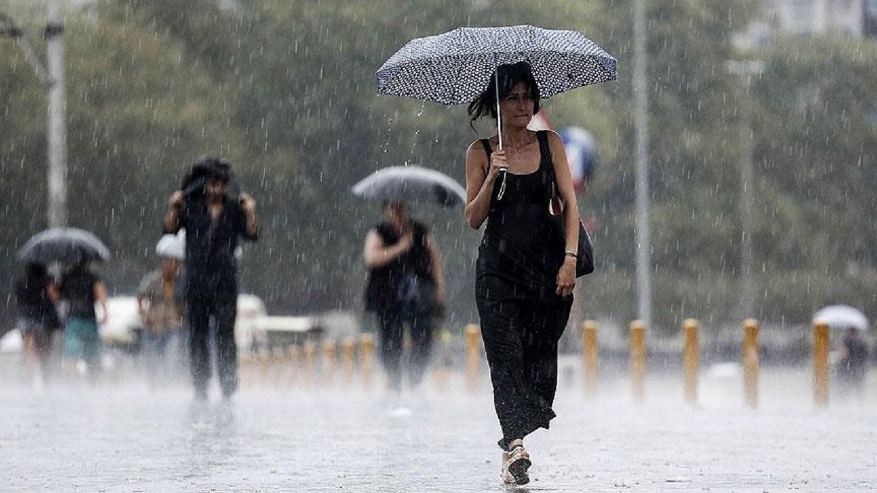 Meteoroloji uyardı: Gece yarısından itibaren İstanbul ve çevre illerde kuvvetli yağış bekleniyor