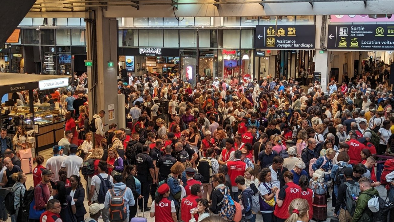 Paris Olimpiyatları öncesi sabotaj: Tren hattı kundaklandı, havalimanı boşaltıldı