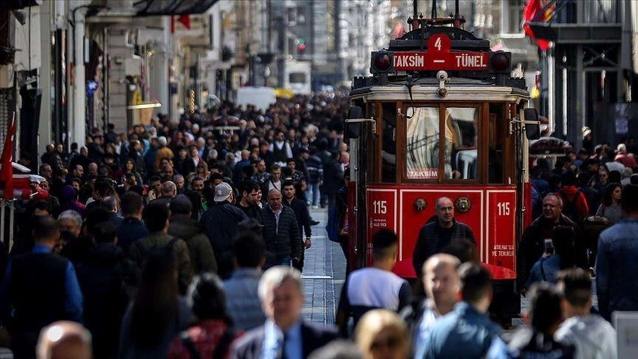 Türkiye'den 86 yıl sonra bir ilk yaşanacak: Kadın nüfusu 2026'da erkekleri geçecek