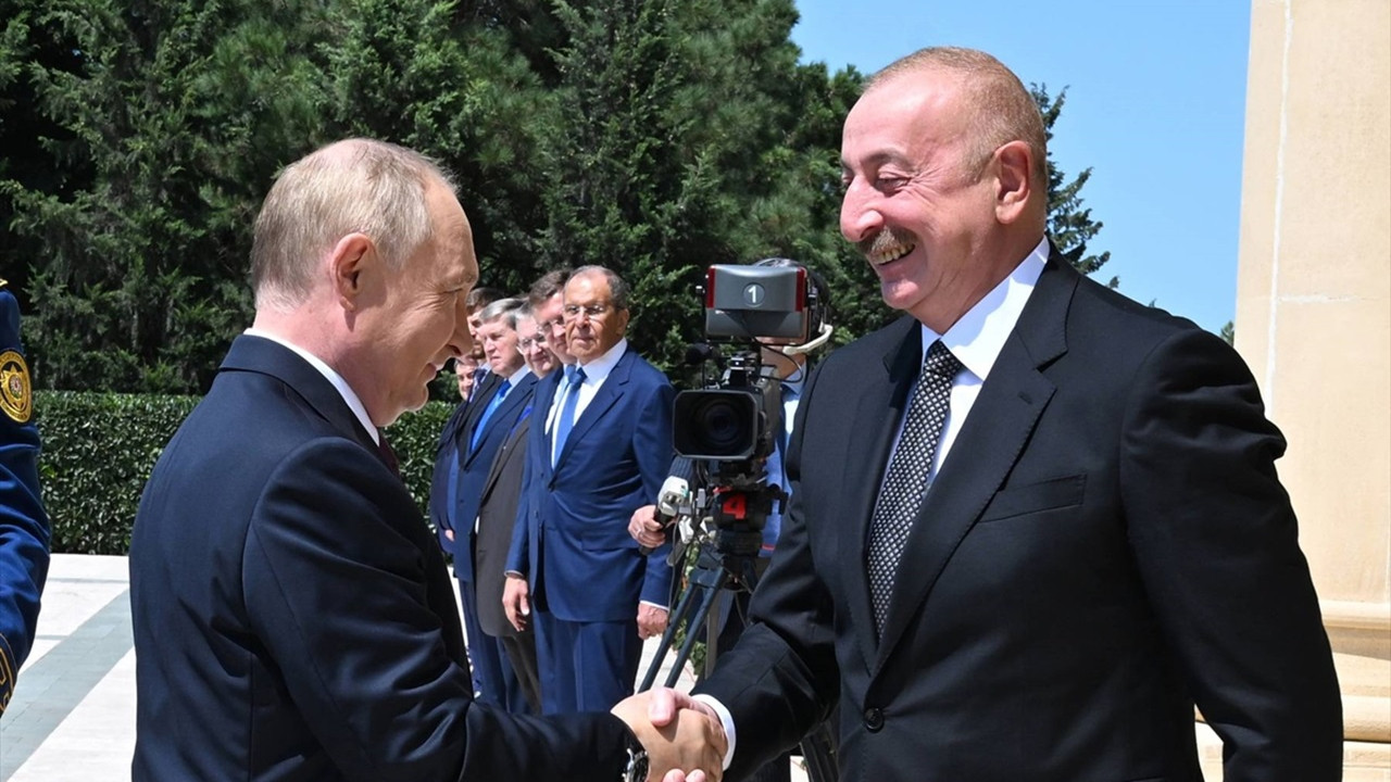 Putin ve Aliyev, Bakü'de görüştü