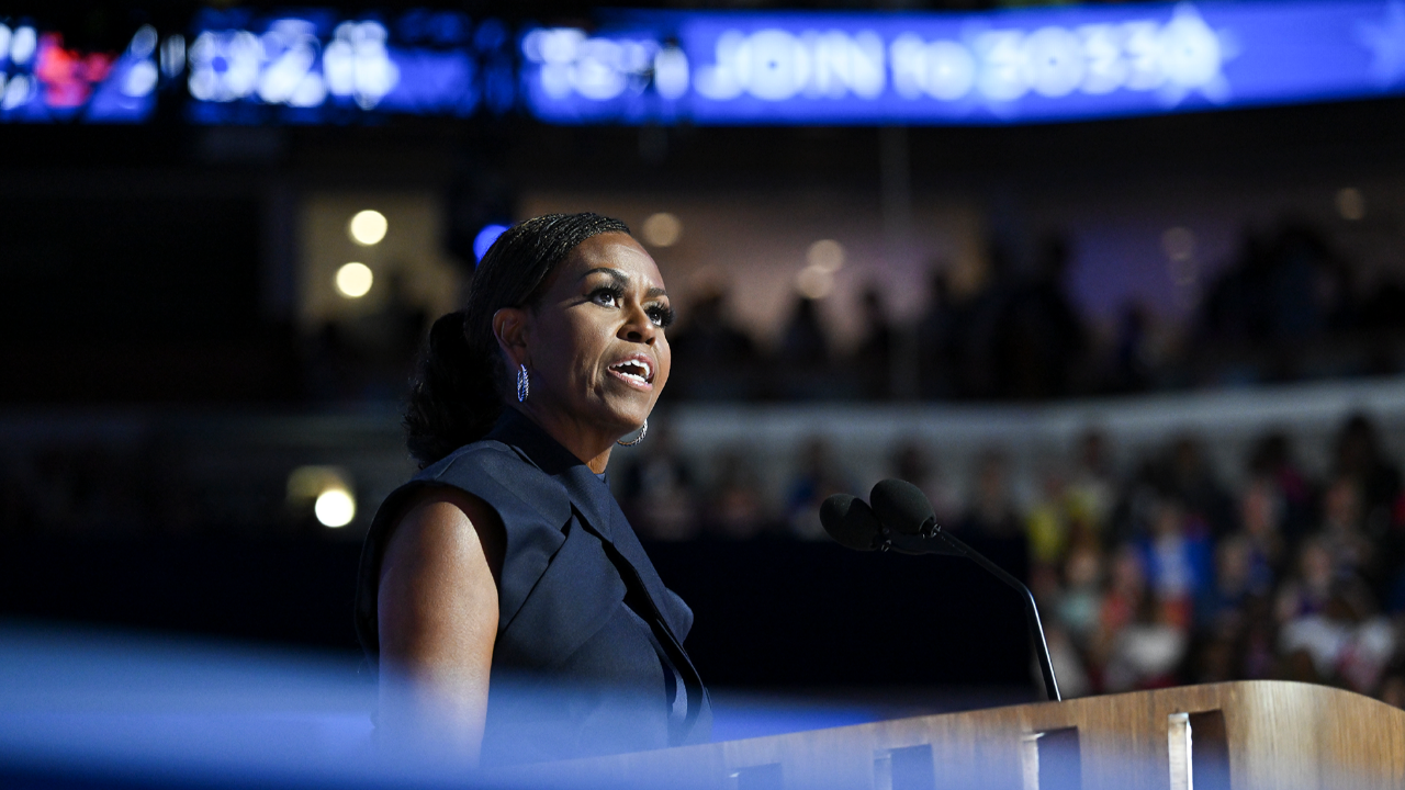 Michelle Obama: Trump kadın düşmanı ve ırkçı yalanlara sarılıyor