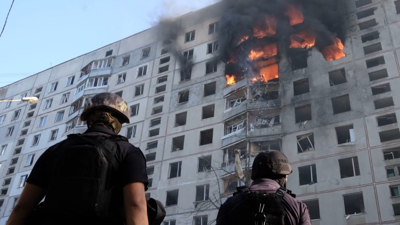 Rusya Harkov’da içinde sivillerin bulunduğu binayı vurdu