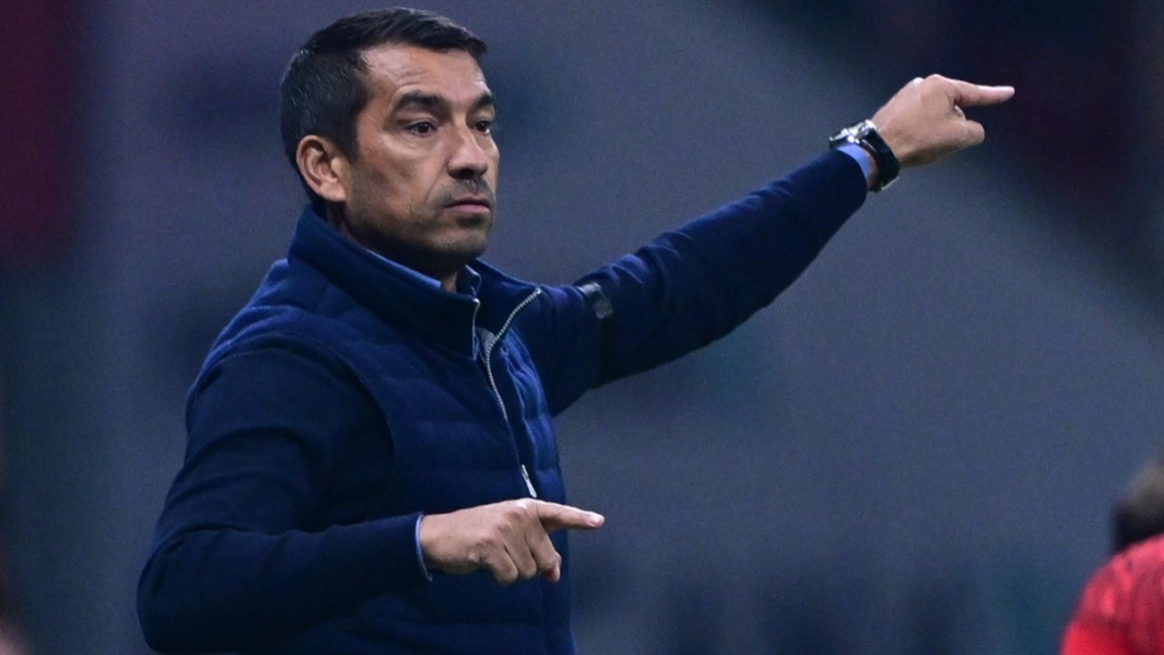 Giovanni van Bronckhorst: Galatasaray'ın neden 9-10 kişi kalmadığını anlamıyorum