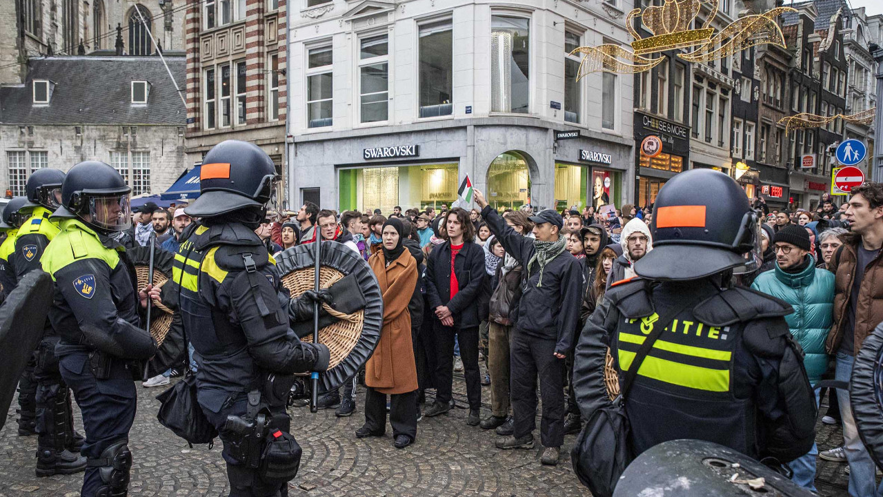 Amsterdam’da İsrail ve Filistin yanlısı gruplar arasındaki çatışmaların yankıları sürüyor