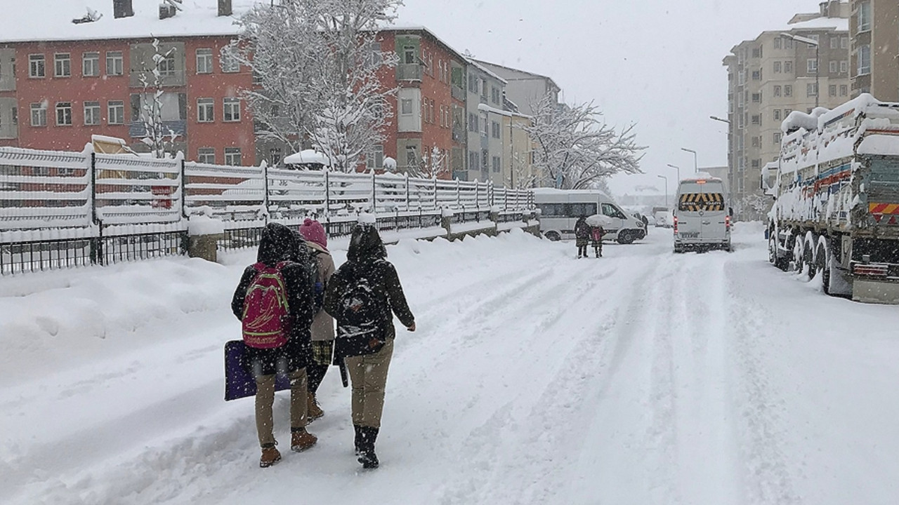 Sivas'ta kar nedeniyle eğitime yarın ara verildi