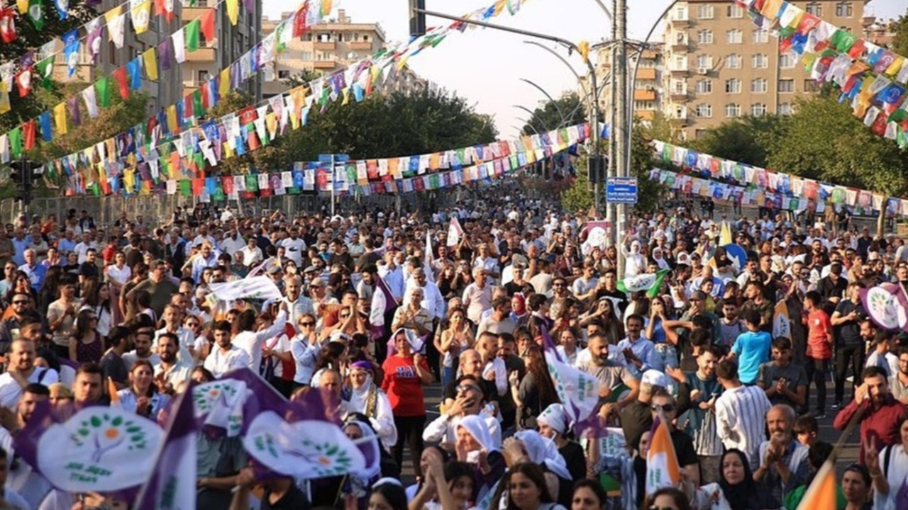 Van'ın Bahçesaray Belediyesi'ne kayyum atanması sonrası DEM Parti: Ayvaz Hazır’a jet hızıyla ceza verilerek kayyım atanmasına gerekçe yapıldı