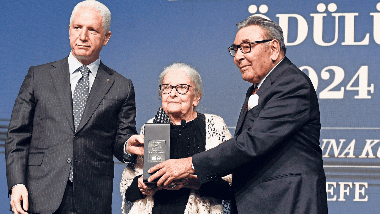Çağımızın ‘Antigone’si Prof. İoanna Kuçuradi…