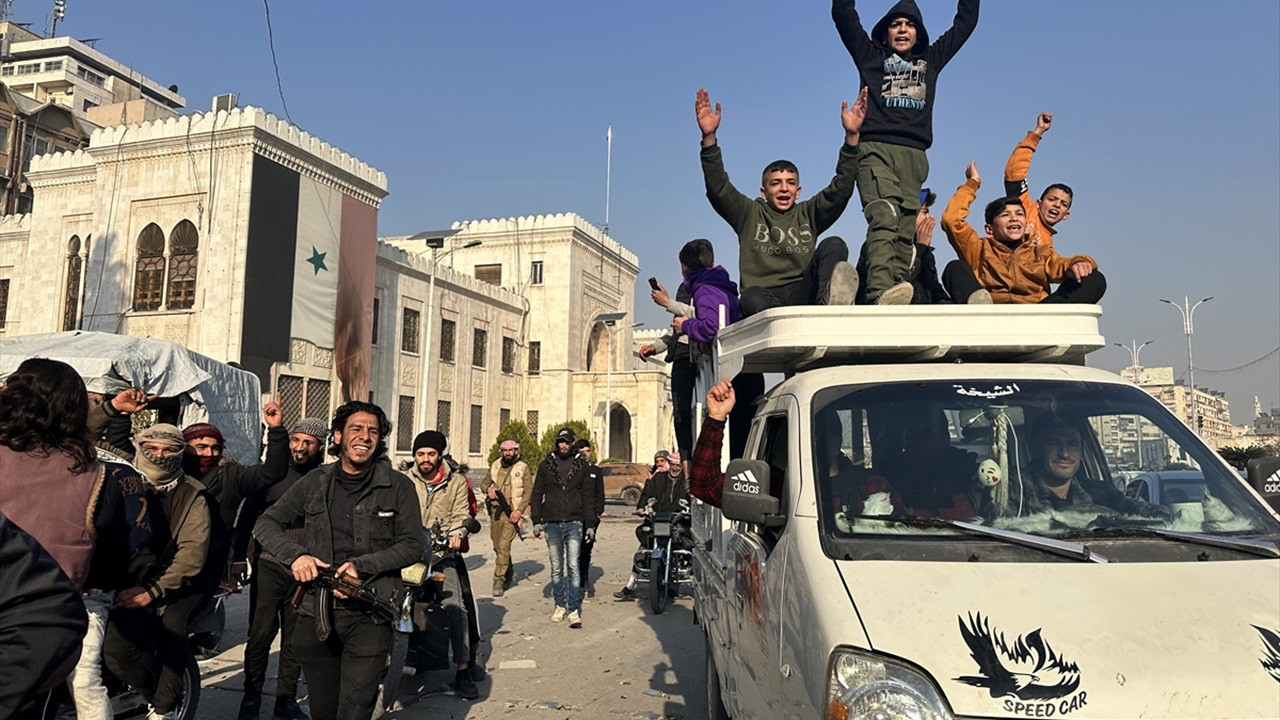 Esad kaçtı, Suriye çözüldü, ya sonrası?