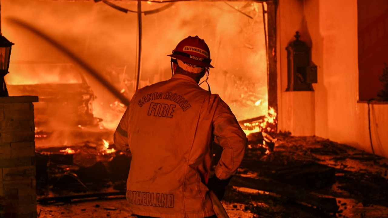 Los Angeles'ı cehenneme çeviren yangın sürüyor: Mahkumlar söndürme çalışmalarına katılıyor