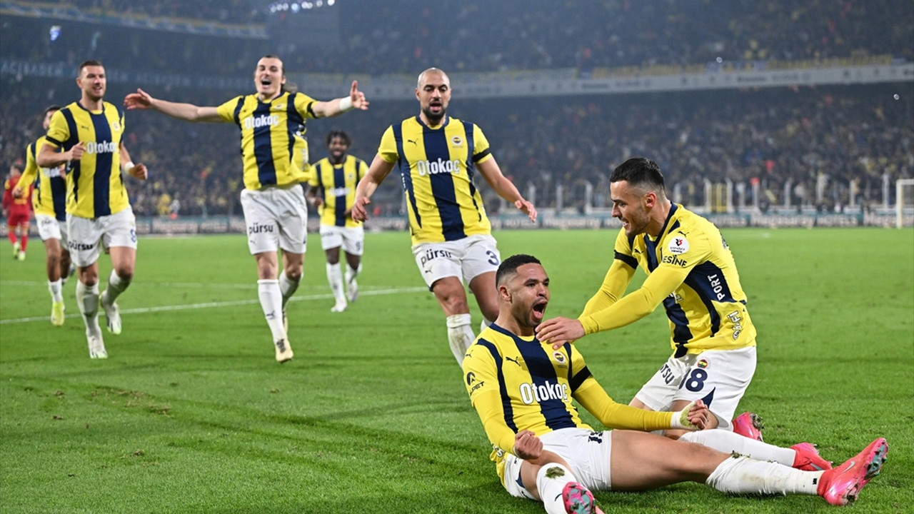 Fenerbahçe ikinci yarıda hayata döndü: Göztepe'yi 3-2 yendi, lider Galatasaray'ı takibini sürdürdü