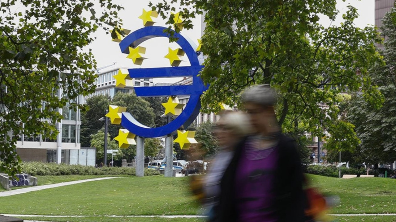 Euro Bölgesi'nde bankalar kredi koşullarını sıkılaştırıyor