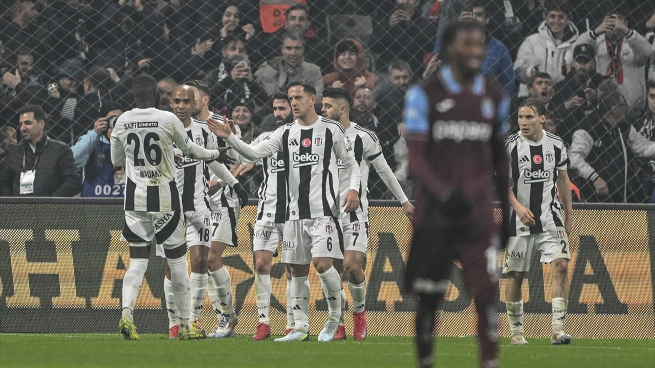 Dolmabahçe'de kazanan Beşiktaş: Geriye düştüğü maçta Trabzonspor'u 2-1 yendi