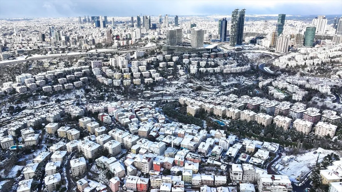 AKOM: İstanbul'un kuzey bölgelerinde kar kalınlığı 30-40 santimetreye ulaştı