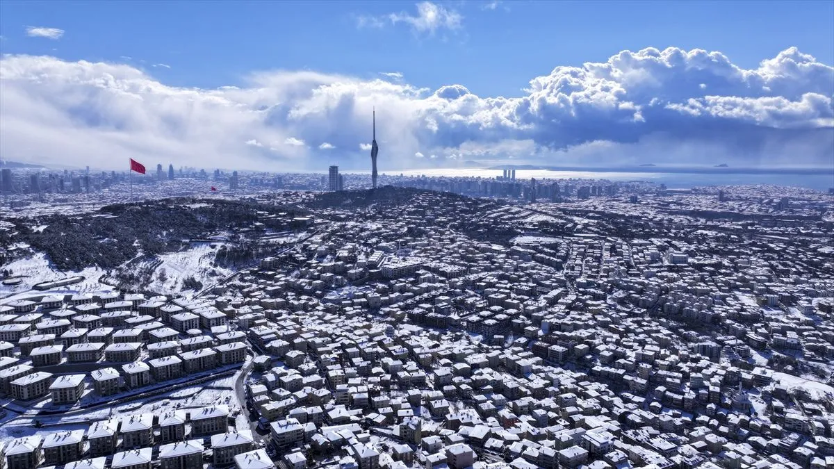 AKOM: İstanbul'un kuzey bölgelerinde kar kalınlığı 30-40 santimetreye ulaştı