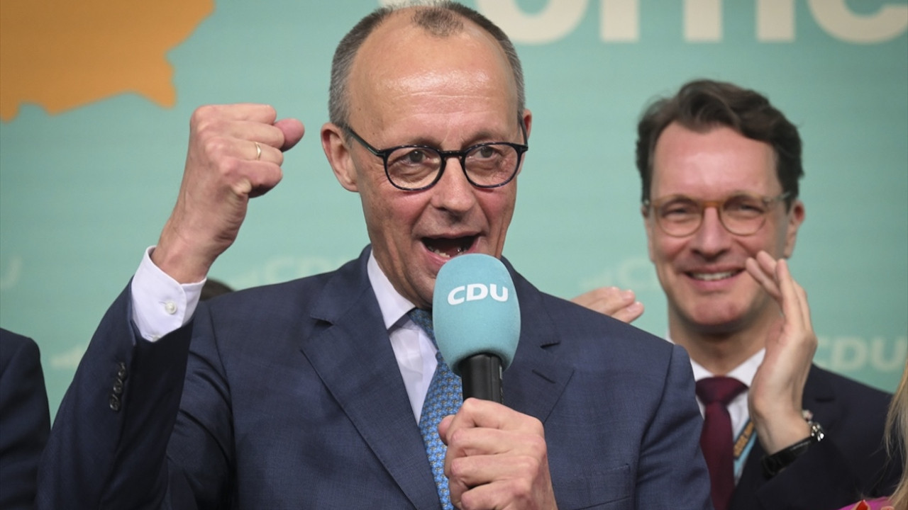 Almanya'da ilk sonuçlara göre CDUCSU-SPD koalisyonu ihtimali öne çıkı...