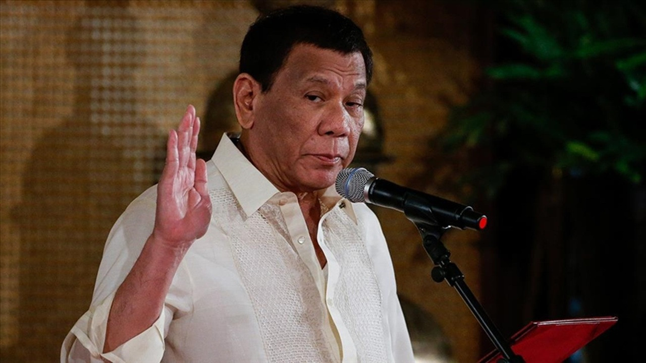 UCM kararıyla tutuklanmıştı: Filipinler'in 'Doğu'nun Trump'ı' lakaplı eski lideri Duterte, Lahey'e götürülüyor