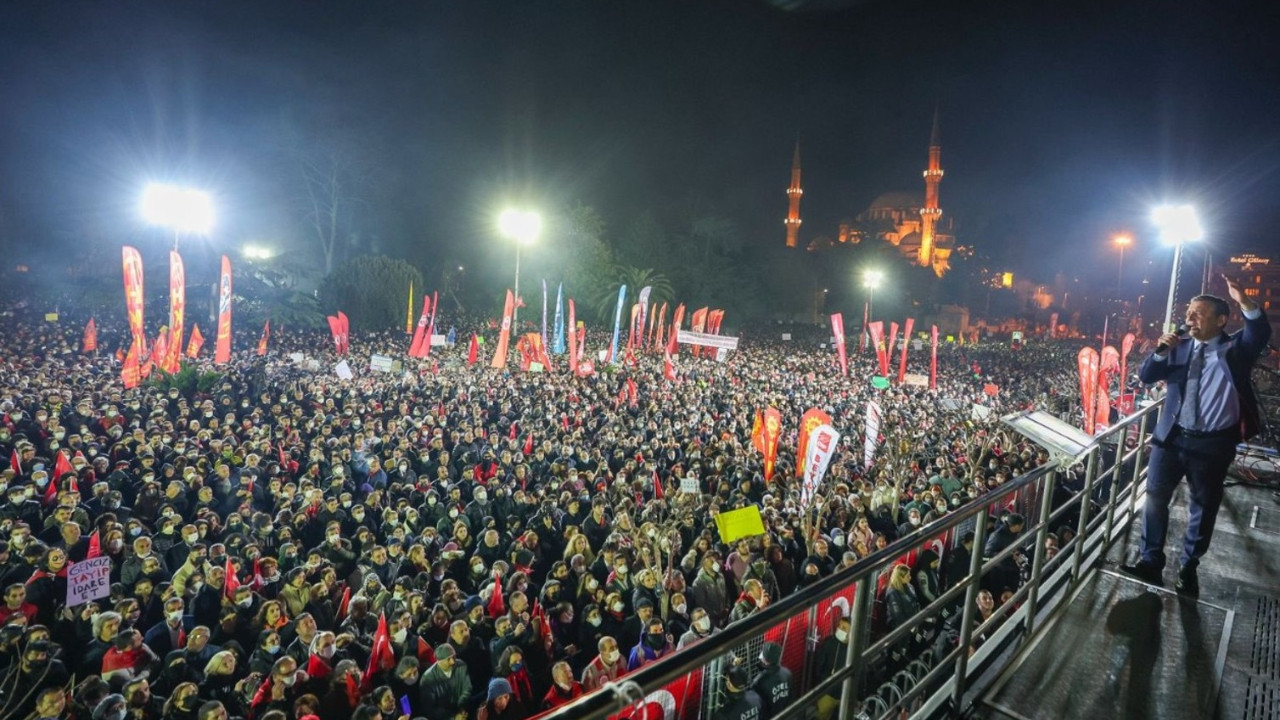 Özgür Özel Saraçhane'de konuştu: Bu sabahtan itibaren büyük bir mücadeleye başlıyoruz