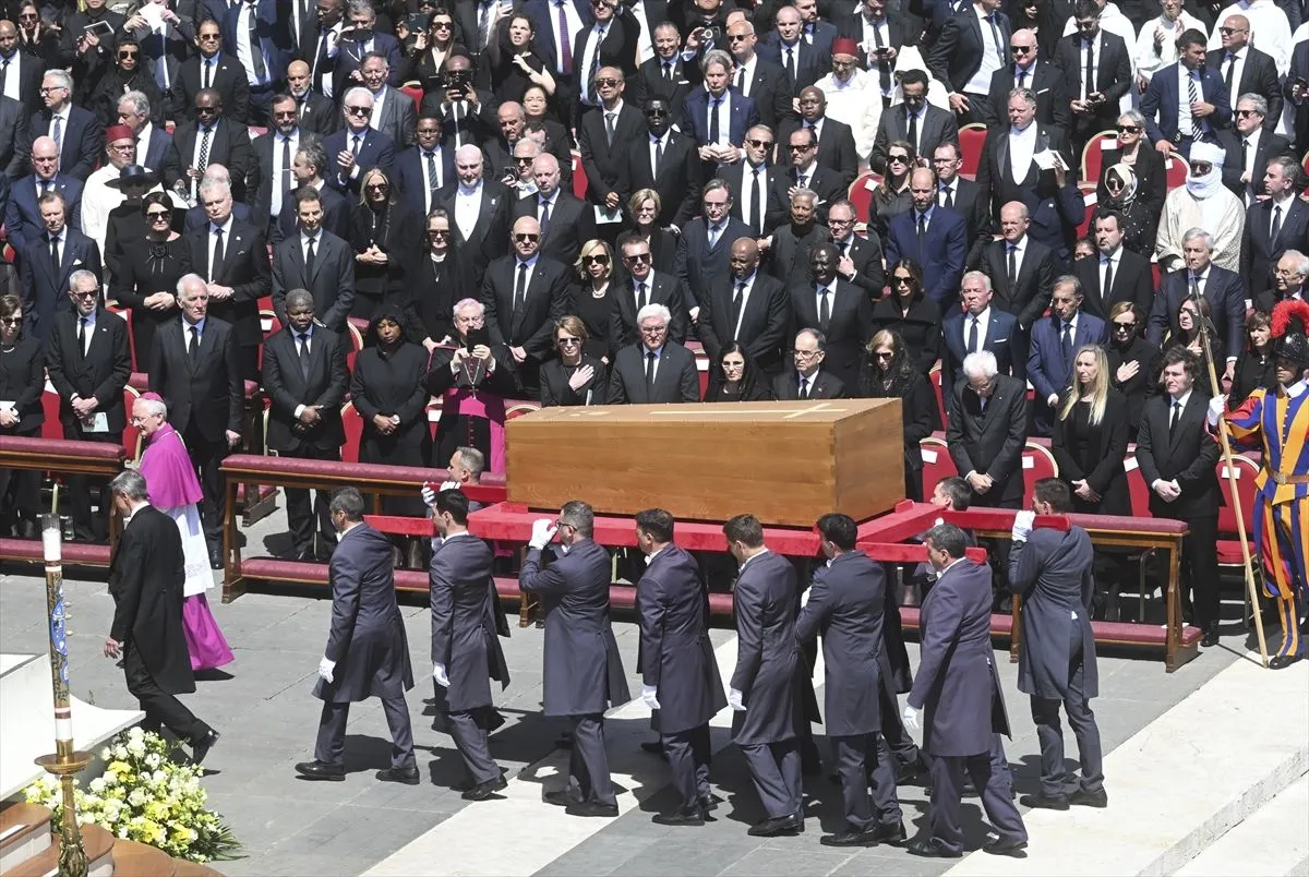 250 bin kişi katıldı: Papa Francis'in cenaze töreninden kareler