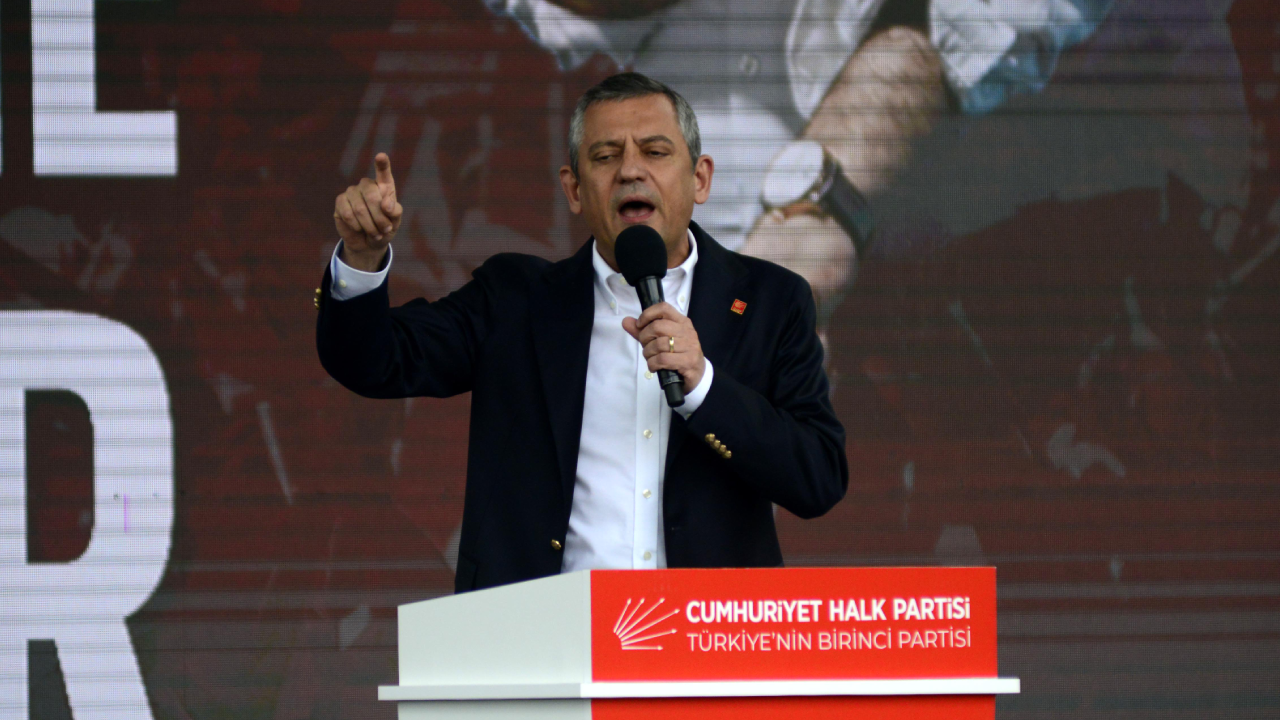 Özel Mersin mitinginde Erdoğan'a seslendi: Senin savcın soruları sorsun, benim başkanım canlı yayında yargılansın