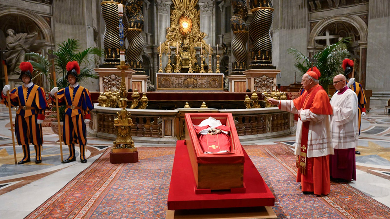 Papa Franciscus'un cenaze töreni: Liderler Vatikan'a geldi, törene yüzbinler katılacak