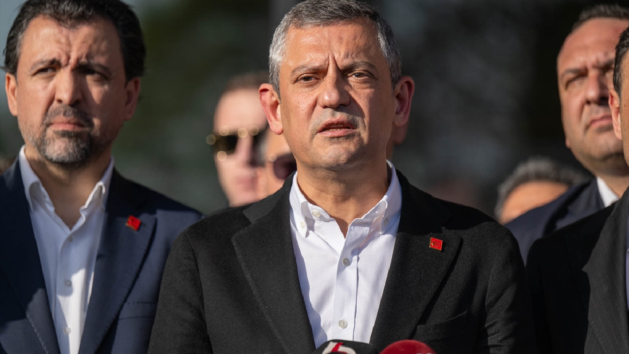 Özgür Özel'e yumruklu saldırı