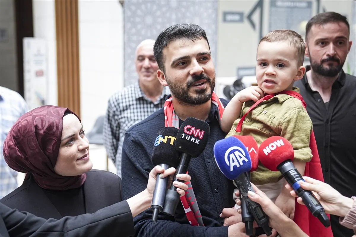 Babanın çağrısına binler karşılık verdi: Sancaktepe'de balonlar kanseri yenen Ali Asaf için uçuruldu