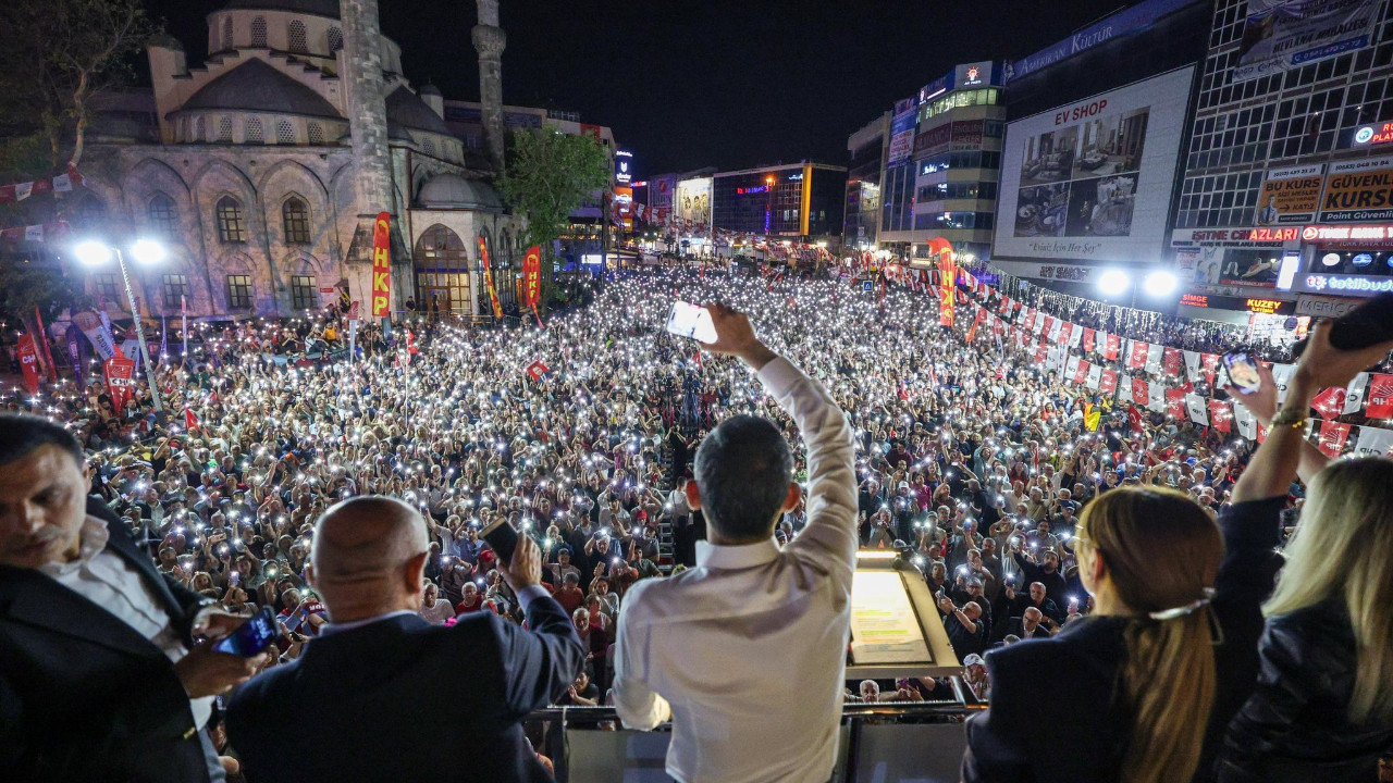 Özgür Özel Gaziosmanpaşa'da halka seslendi: Erdoğan'ın görevlendirdiği kişiler darbeyi asker üniformasıyla değil savcı cübbesiyle yapıyor