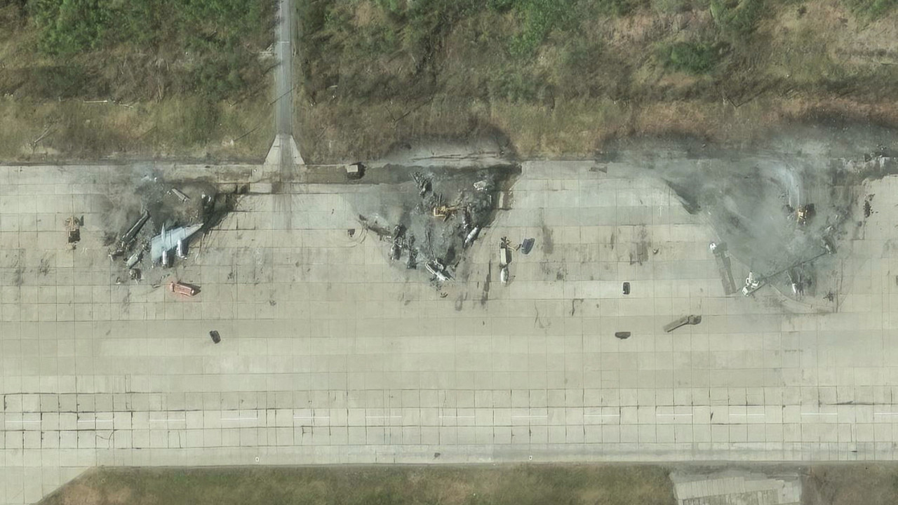 New York Times uydu görüntülerini yayınladı: İşte Ukrayna'nın drone saldırısından geriye kalanlar