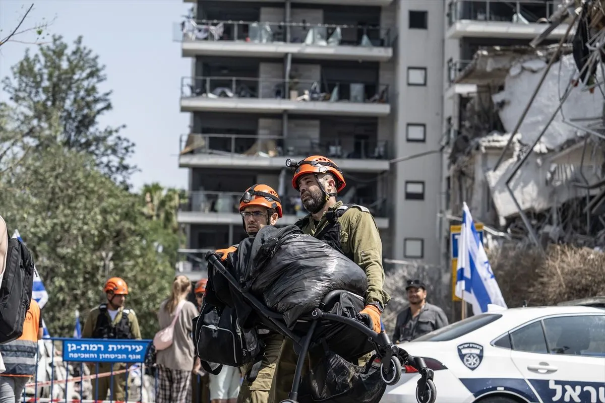 İran'dan atılan füzeler Tel Aviv ve Ramat Gan'da hasara yol açtı